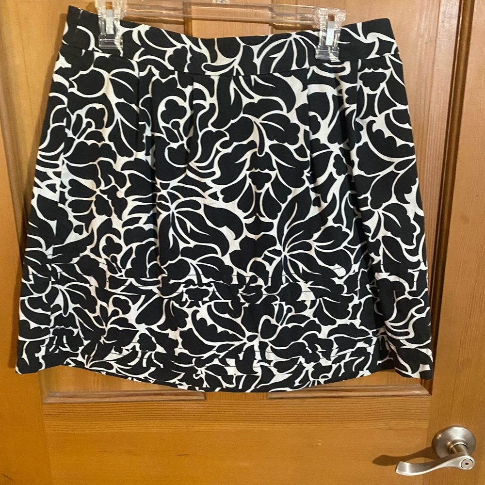 Ann Taylor LOFT Black and White Patterned Garment
